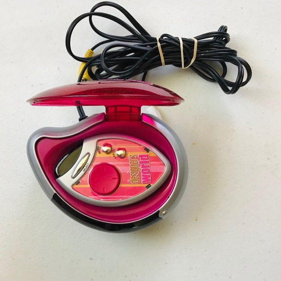 VINTAGE DESIGNERS WORLD TV GAME W/WIRELESS REMOTE - Picture 2 of 4